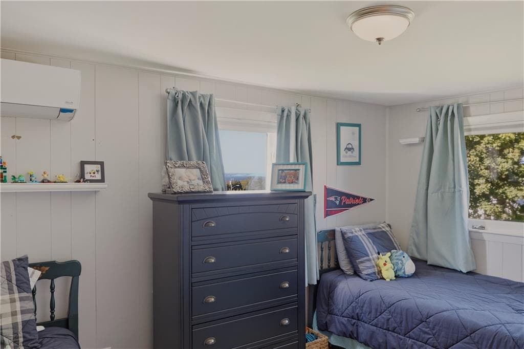 Single Family Residence at 31 REDWOOD Road, Portsmouth, photo 36 of 50