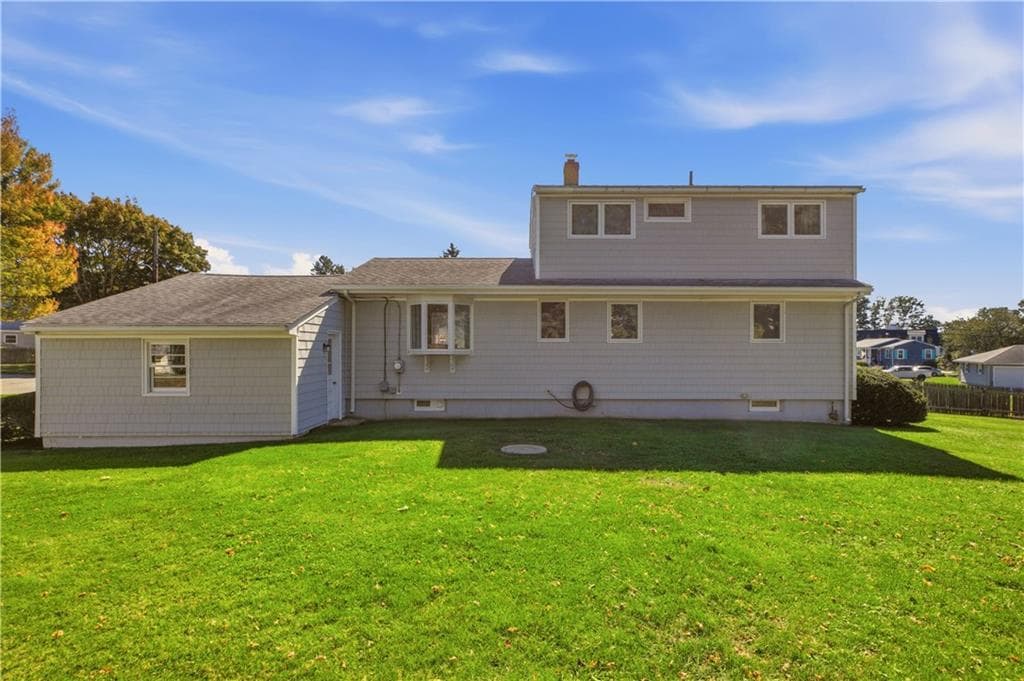 Single Family Residence at 31 REDWOOD Road, Portsmouth, photo 5 of 50