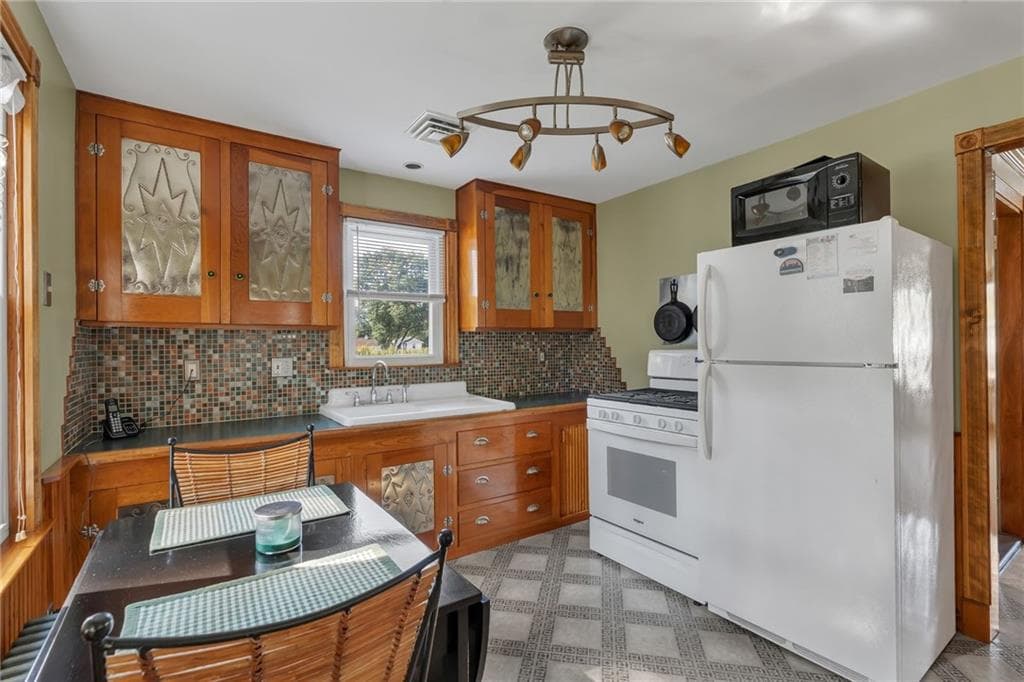 Single Family Residence at 2200 West Shore Road, Warwick, photo 22 of 37