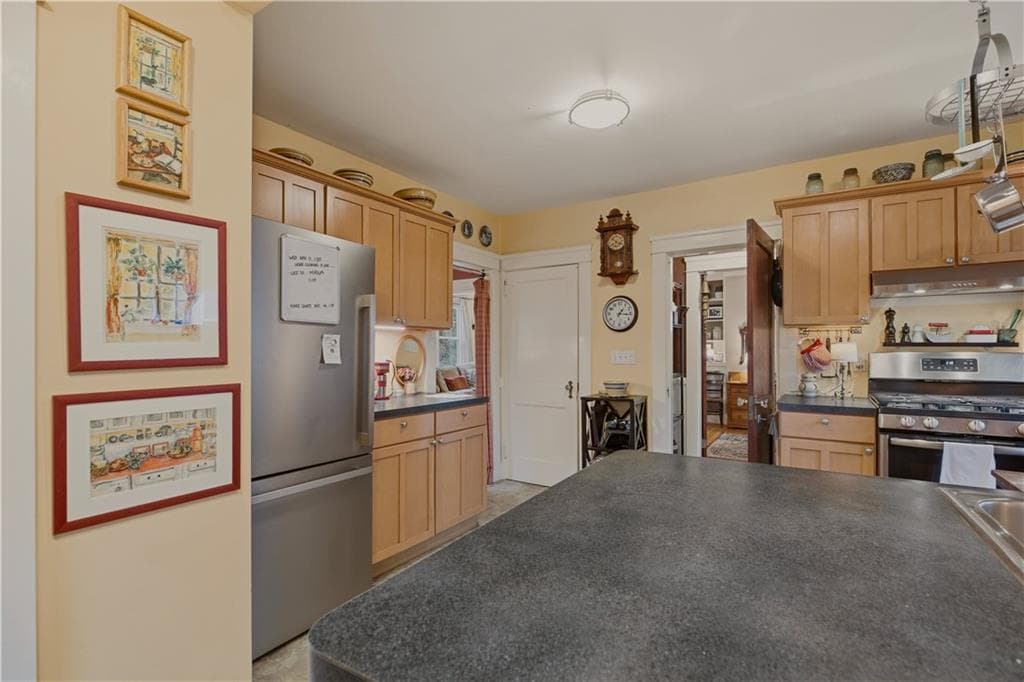 Single Family Residence at 120 Bay View Avenue, Cranston, photo 22 of 50