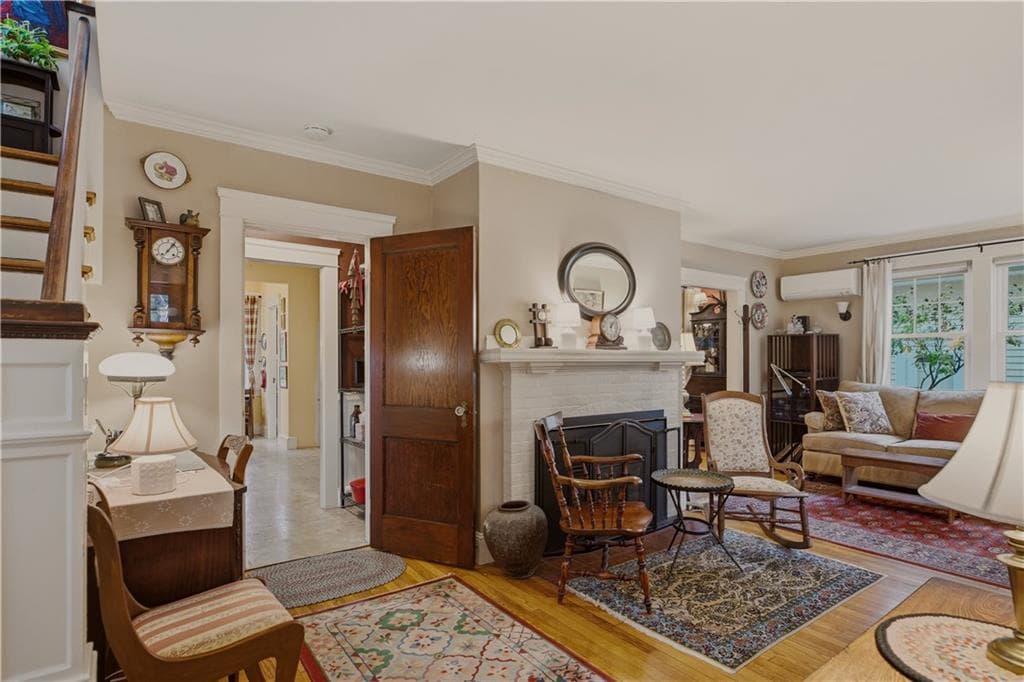 Single Family Residence at 120 Bay View Avenue, Cranston, photo 5 of 50