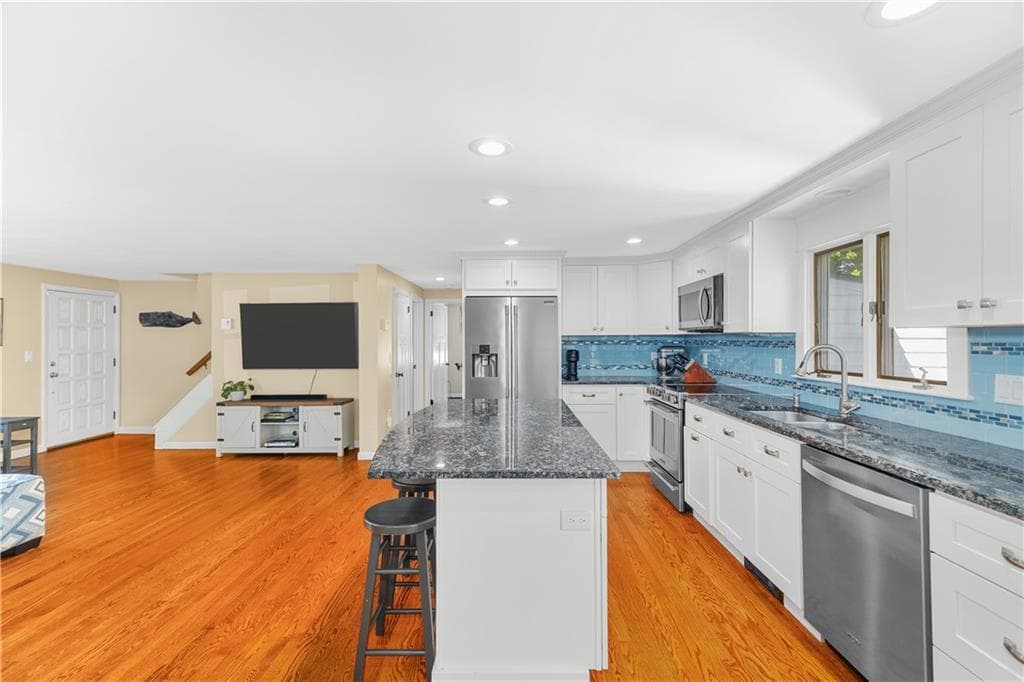 Single Family Residence at 20 Kinnicutt Avenue, Warren, photo 6 of 45