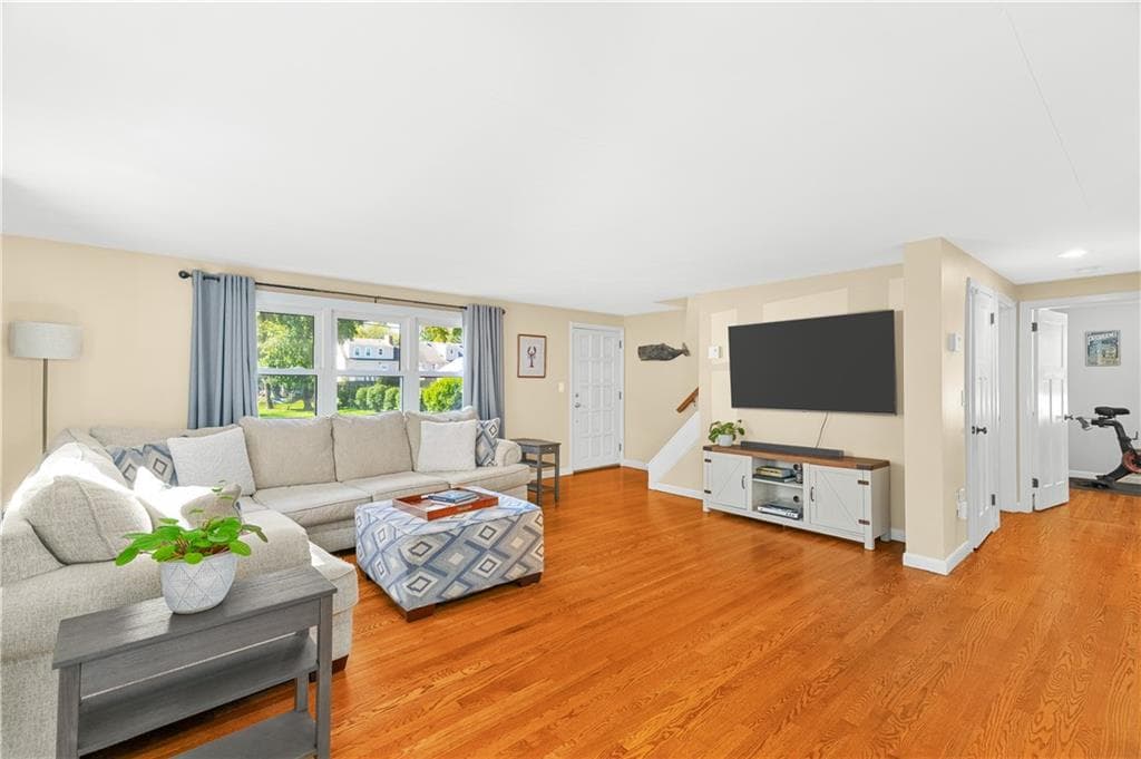 Single Family Residence at 20 Kinnicutt Avenue, Warren, photo 11 of 45
