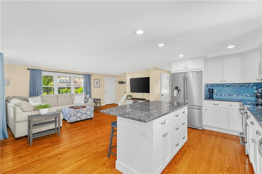Single Family Residence at 20 Kinnicutt Avenue, Warren, photo 8 of 45
