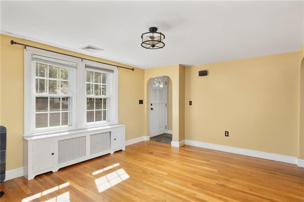 Single Family Residence at 161 Carolyn Street, Warwick, photo 10 of 19