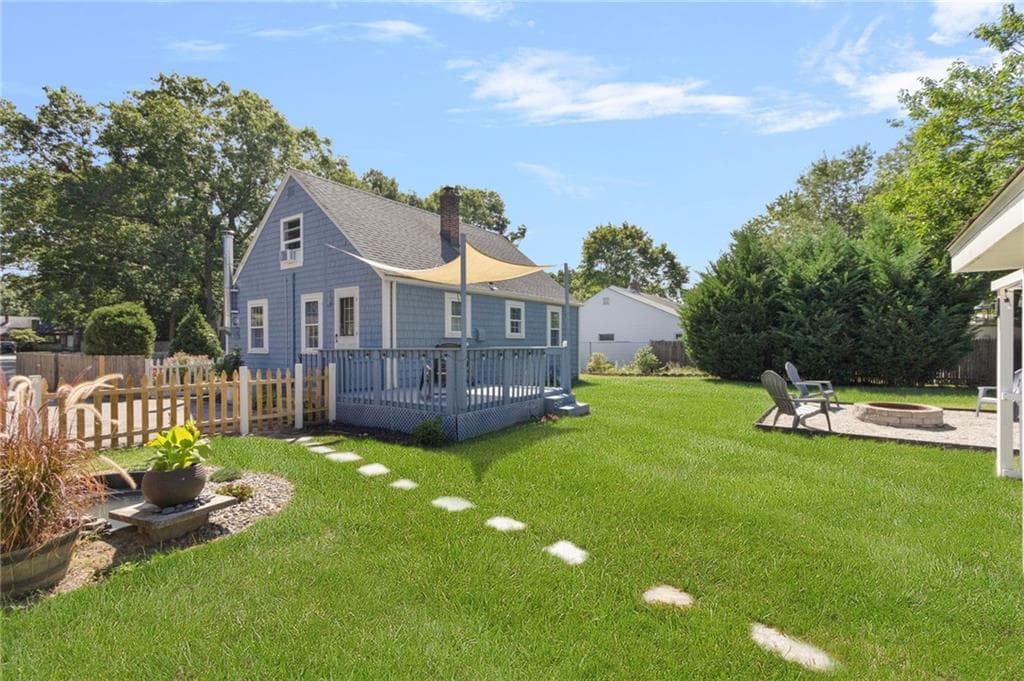 Single Family Residence at 161 Carolyn Street, Warwick, photo 4 of 19