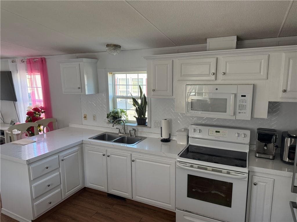 Single Family Residence at 245 13 Manton Street, Pawtucket, photo 7 of 15