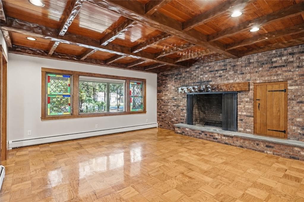 Single Family Residence at 82 Mapleville Road, Smithfield, photo 4 of 48