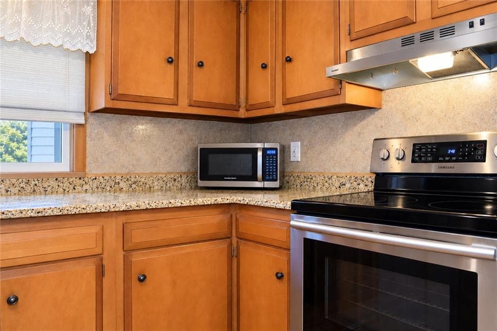 Single Family Residence at East Providence, photo 12 of 33