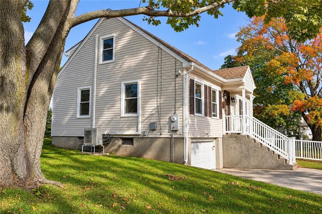 Single Family Residence at East Providence, photo 4 of 33