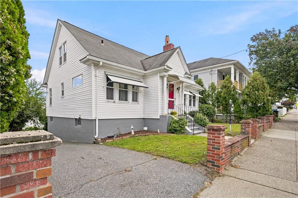 Single Family Residence at 476 East Avenue, Pawtucket, photo 2 of 35