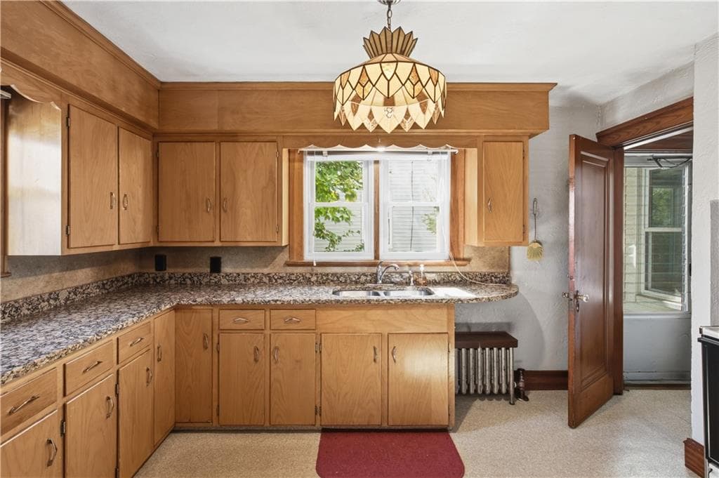 Single Family Residence at 476 East Avenue, Pawtucket, photo 6 of 35