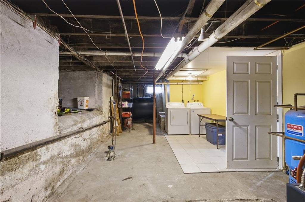 Single Family Residence at 476 East Avenue, Pawtucket, photo 31 of 35