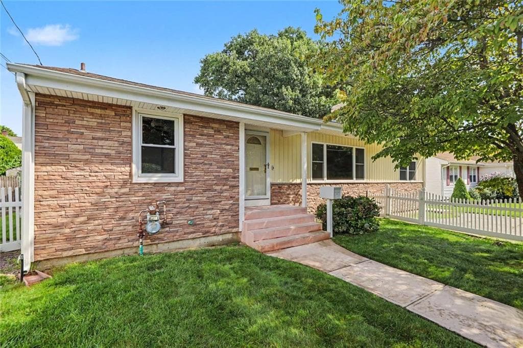 Single Family Residence at 22 Baldino Drive, Cranston, photo 6 of 40