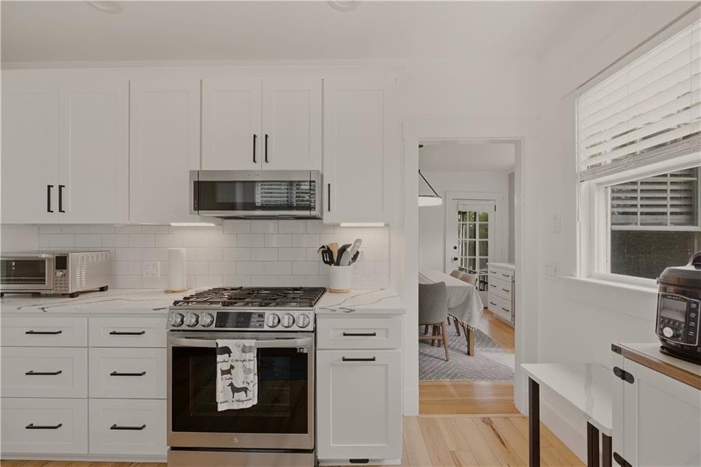 Condominium at 23 Pell Street, Newport, photo 16 of 48