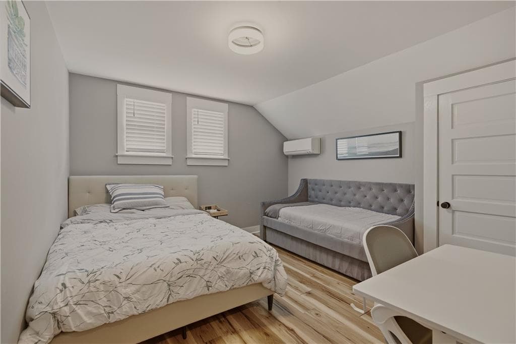 Condominium at 23 Pell Street, Newport, photo 41 of 48