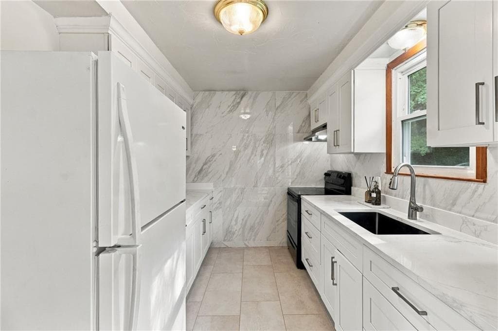 Single Family Residence at 11 Dupont Circle, North Kingstown, photo 13 of 44