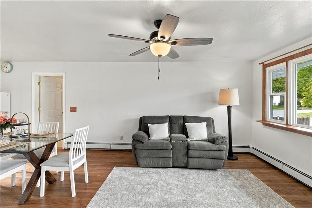Single Family Residence at 11 Dupont Circle, North Kingstown, photo 17 of 44