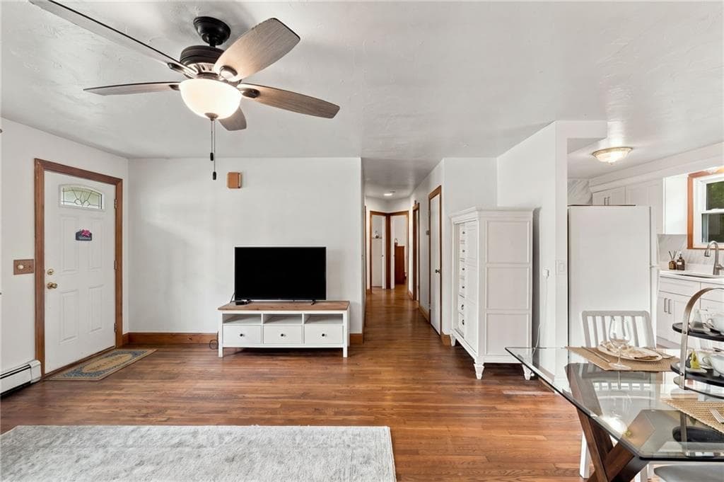Single Family Residence at 11 Dupont Circle, North Kingstown, photo 16 of 44