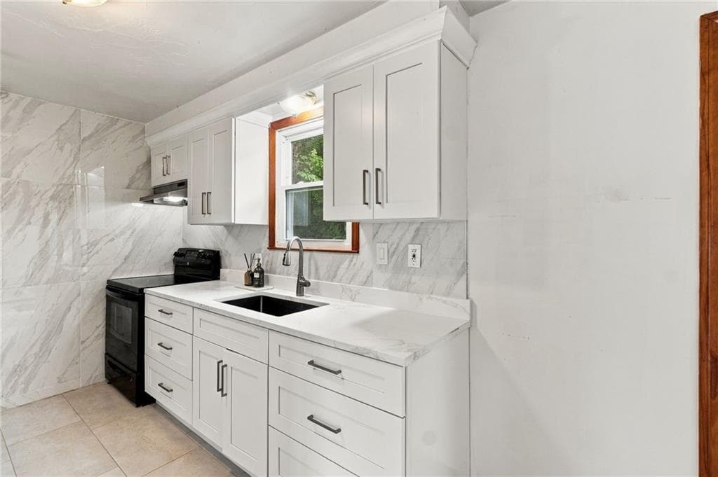 Single Family Residence at 11 Dupont Circle, North Kingstown, photo 10 of 44