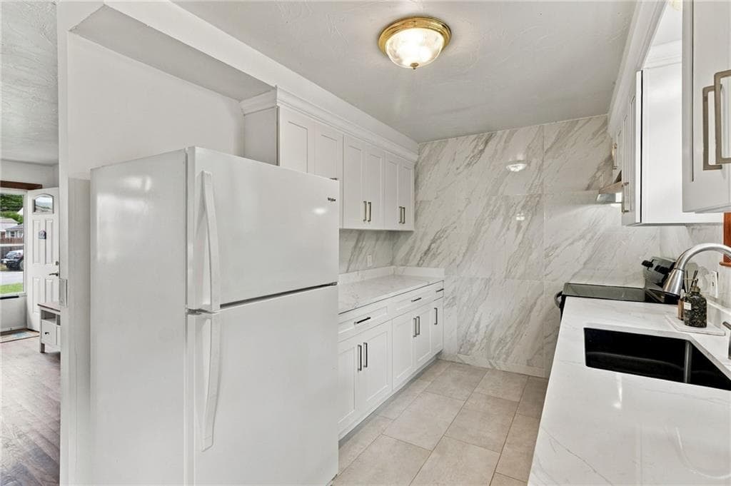 Single Family Residence at 11 Dupont Circle, North Kingstown, photo 11 of 44
