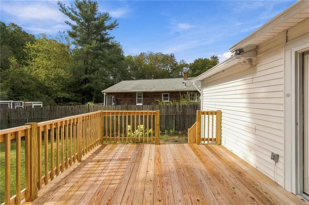 Single Family Residence at 11 Dupont Circle, North Kingstown, photo 8 of 44