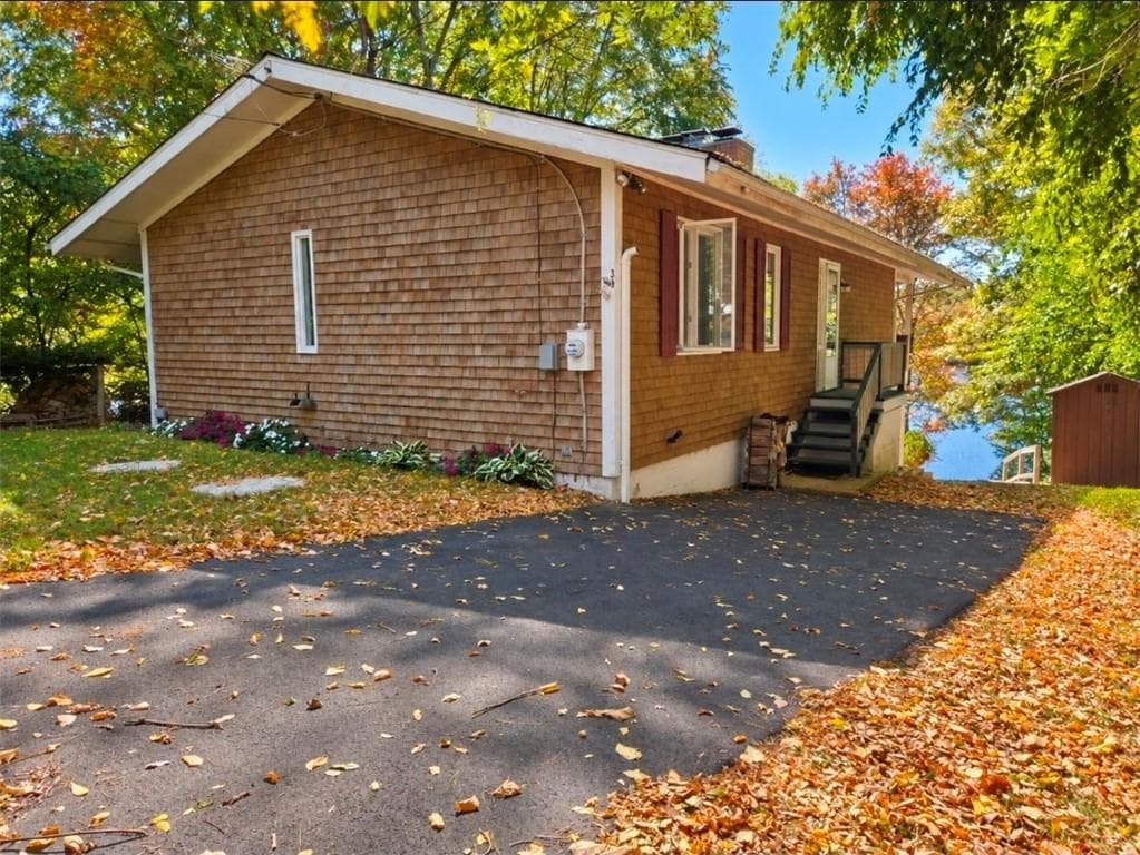 Single Family Residence at 39 Thurston Drive, Hopkinton, photo 7 of 50