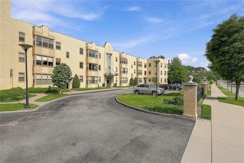 Condominium at 1180 Narragansett Boulevard UNIT F5, Cranston, photo 30 of 31