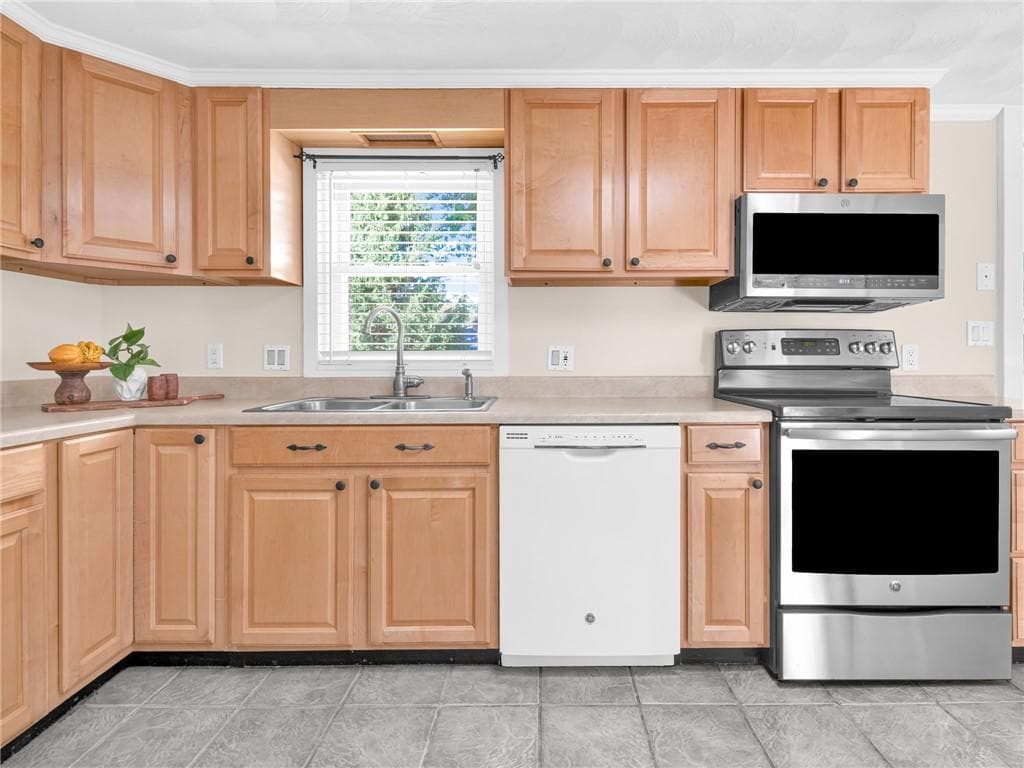 Single Family Residence at 37 Bakers Creek Road, Warwick, photo 13 of 37