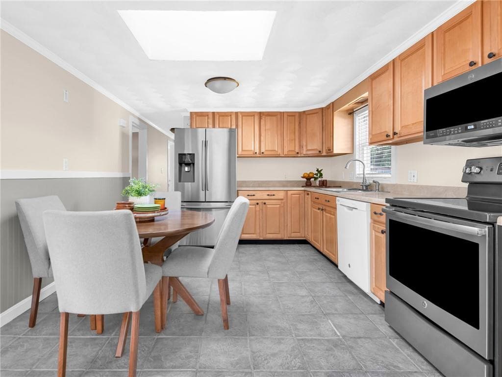 Single Family Residence at 37 Bakers Creek Road, Warwick, photo 10 of 37