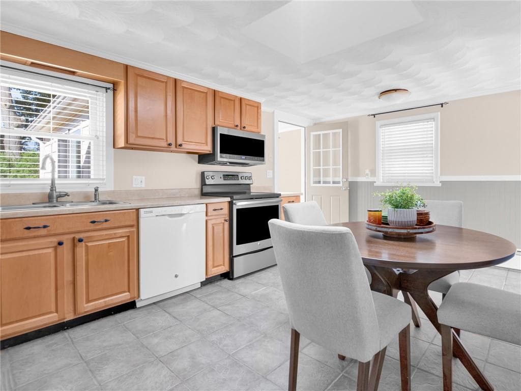 Single Family Residence at 37 Bakers Creek Road, Warwick, photo 14 of 37