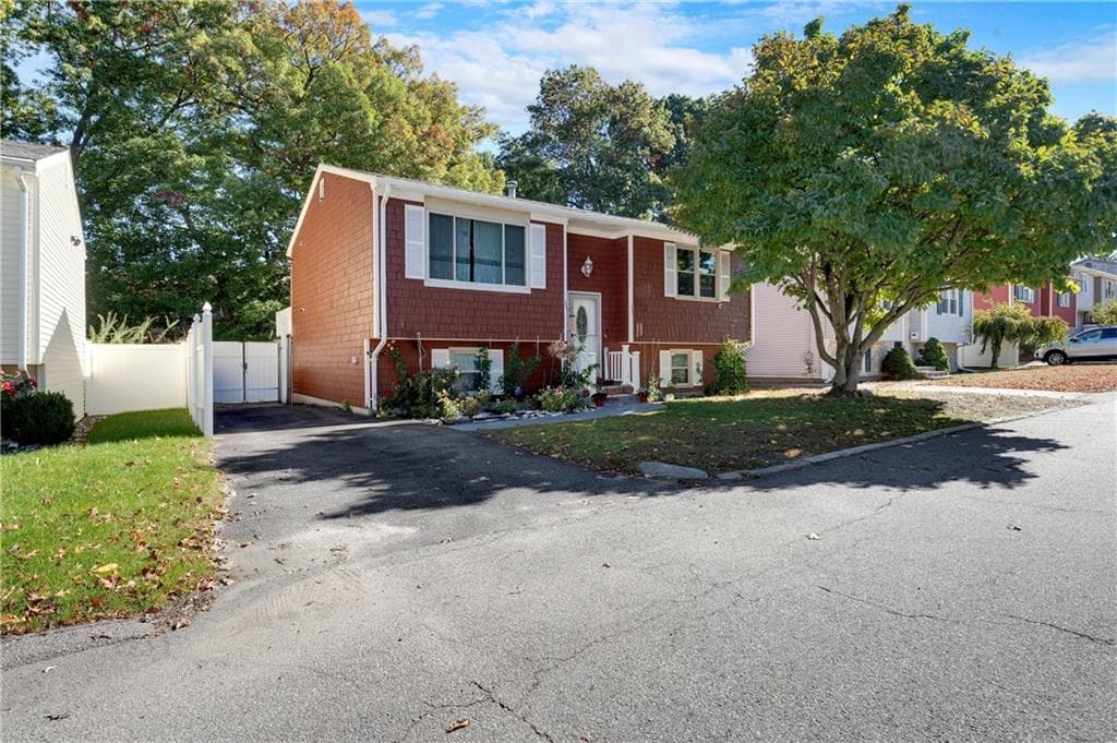 Single Family Residence at 62 Legion Drive, Pawtucket, photo 2 of 29