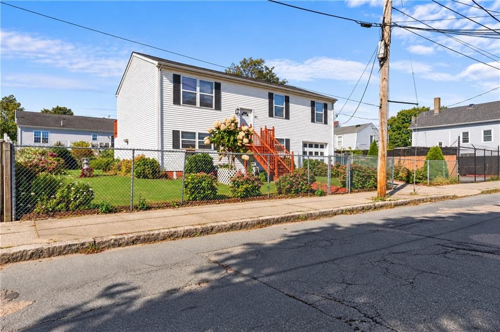 Single Family Residence at 123 Acushnet Avenue, New Bedford, photo 3 of 43