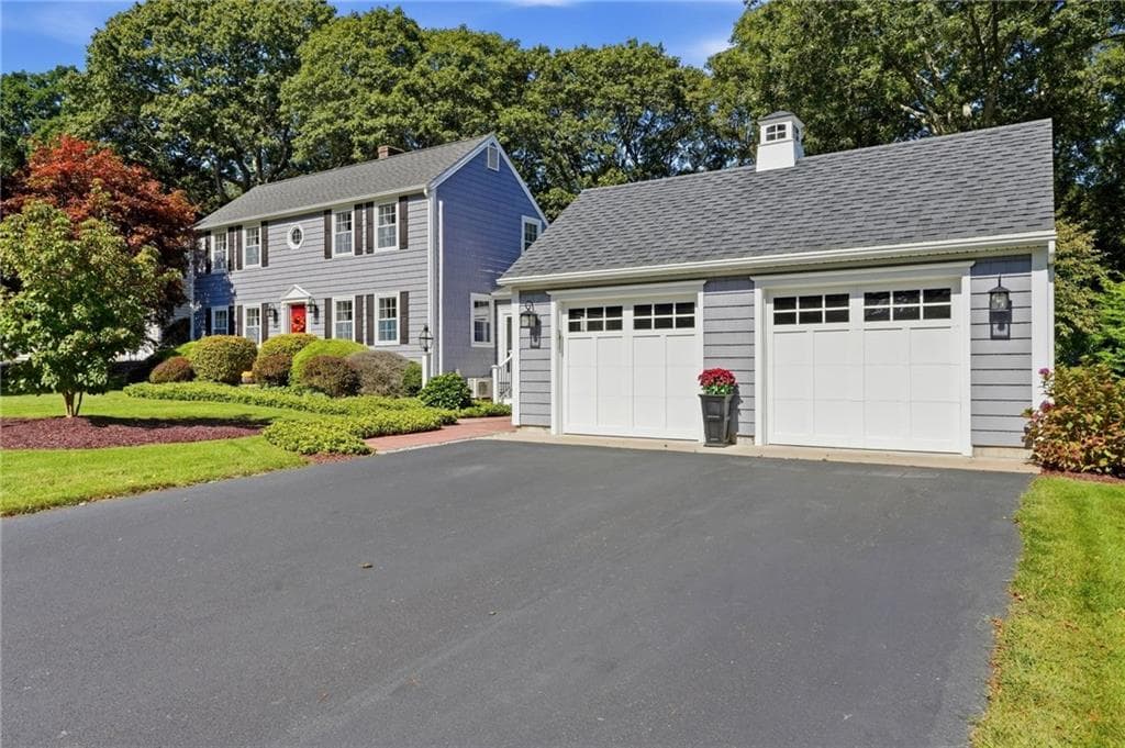 Single Family Residence at 136 Briarwood Drive, South Kingstown, photo 3 of 43
