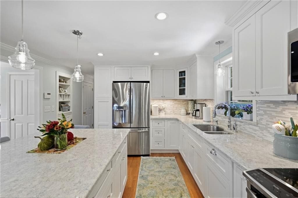 Single Family Residence at 136 Briarwood Drive, South Kingstown, photo 5 of 43