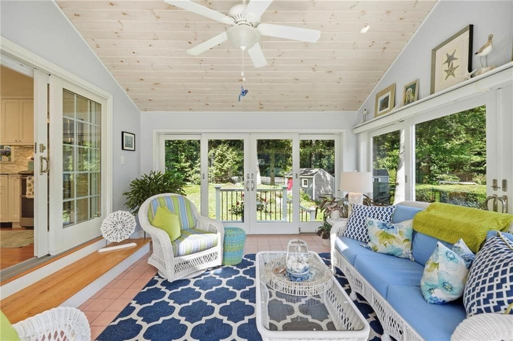 Single Family Residence at 136 Briarwood Drive, South Kingstown, photo 9 of 43