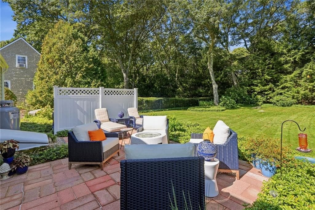 Single Family Residence at 136 Briarwood Drive, South Kingstown, photo 38 of 43