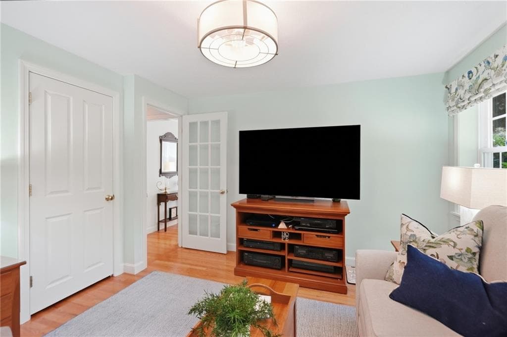 Single Family Residence at 136 Briarwood Drive, South Kingstown, photo 18 of 43