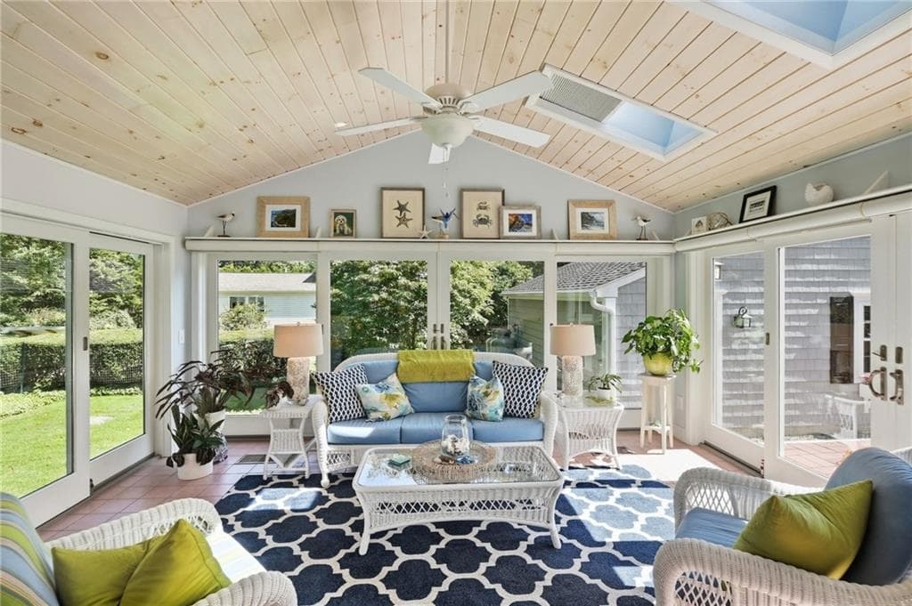 Single Family Residence at 136 Briarwood Drive, South Kingstown, photo 11 of 43