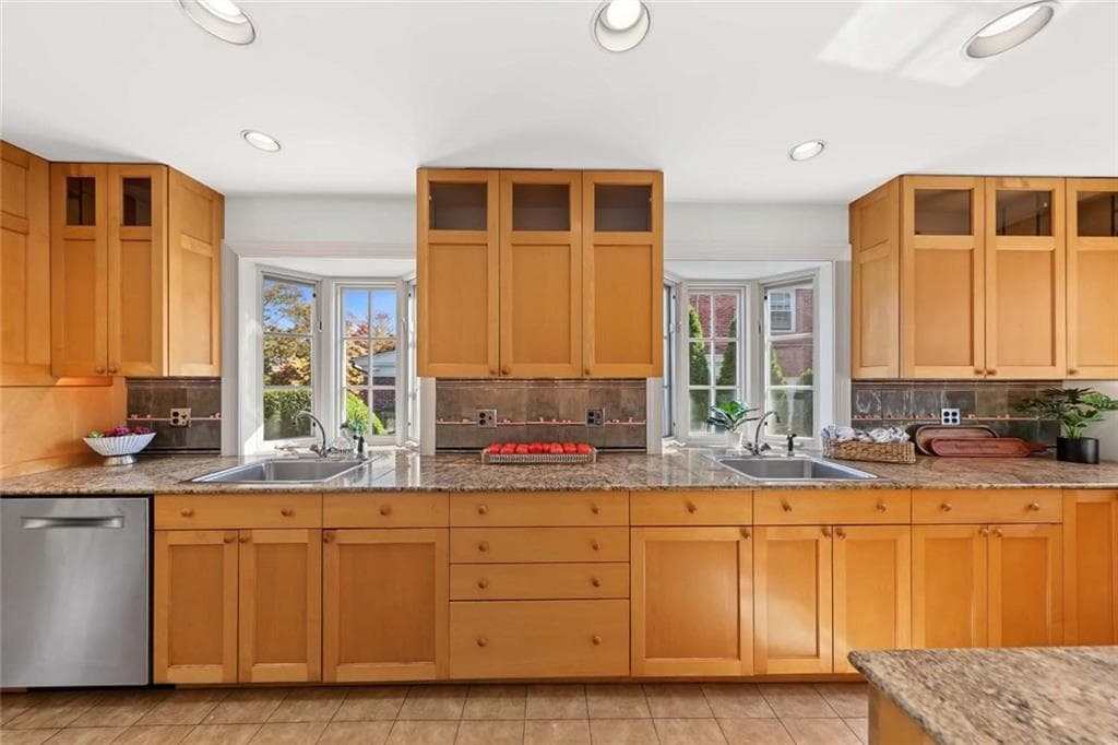 Single Family Residence at 11 Intervale Road, Providence, photo 17 of 50