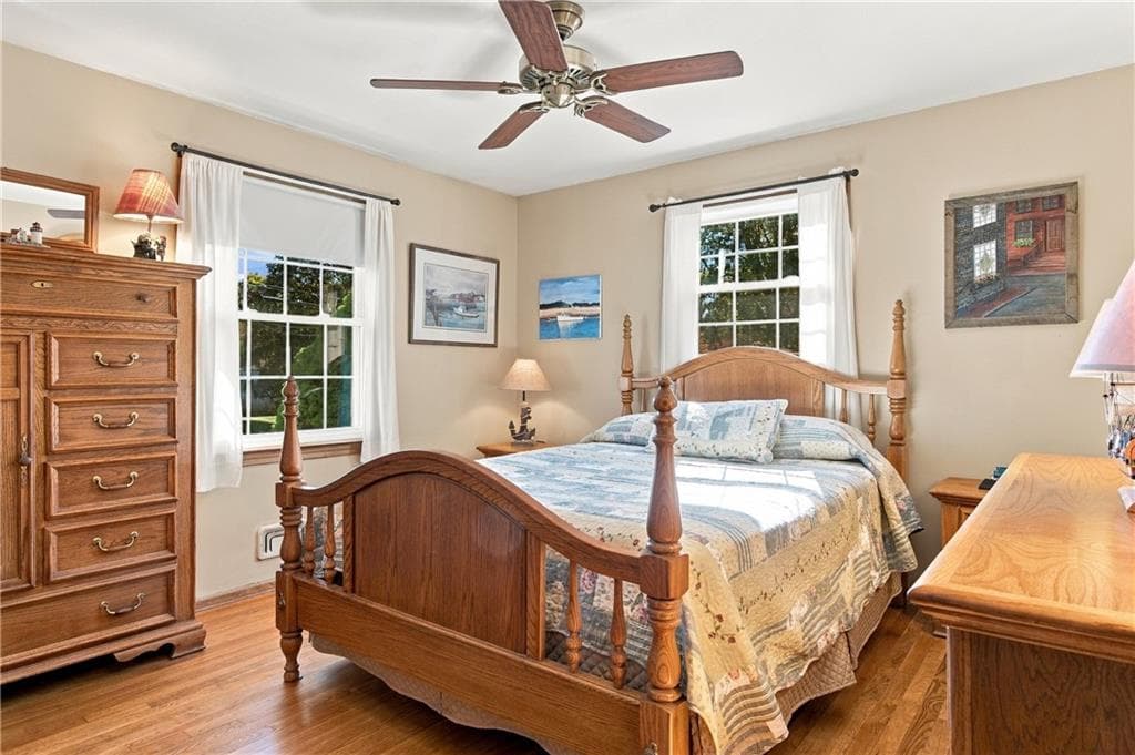 Single Family Residence at 100 Sleepy Hollow Drive, Cumberland, photo 13 of 26