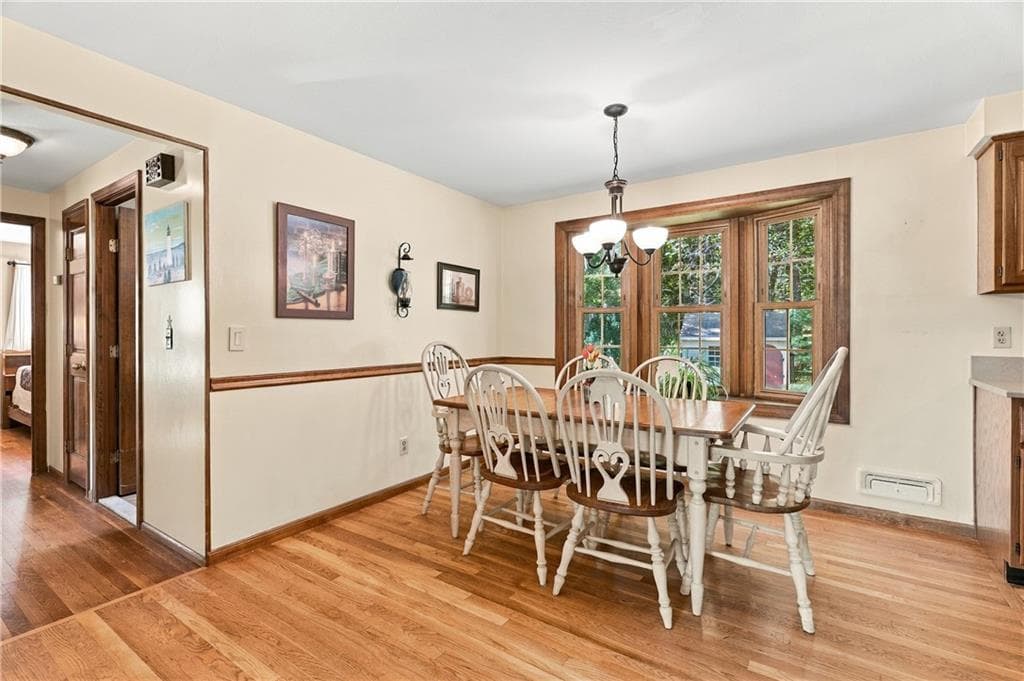 Single Family Residence at 100 Sleepy Hollow Drive, Cumberland, photo 9 of 26