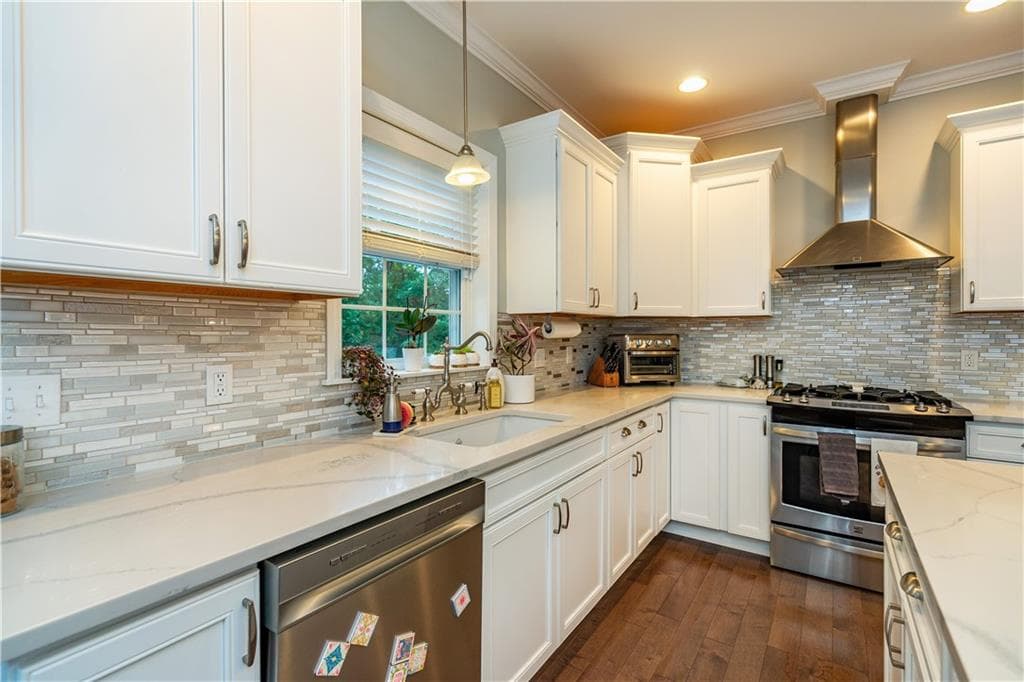 Single Family Residence at 8 Winterberry Road, Lincoln, photo 12 of 50