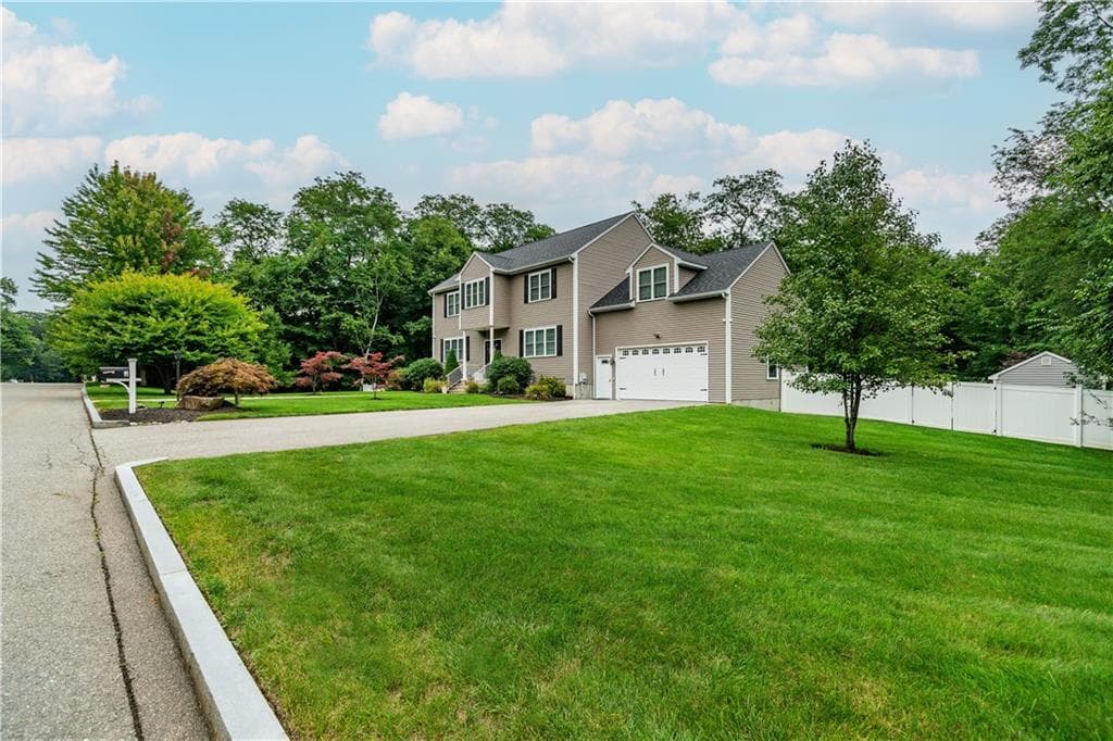 Single Family Residence at 8 Winterberry Road, Lincoln, photo 3 of 50
