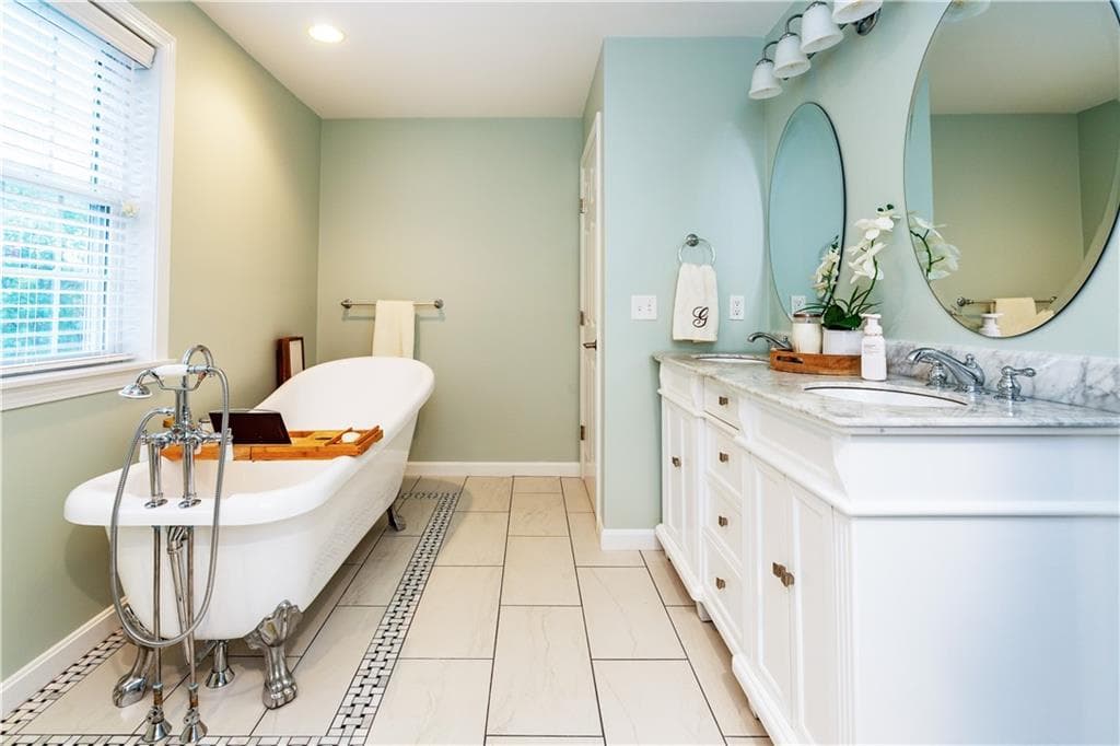 Single Family Residence at 8 Winterberry Road, Lincoln, photo 21 of 50