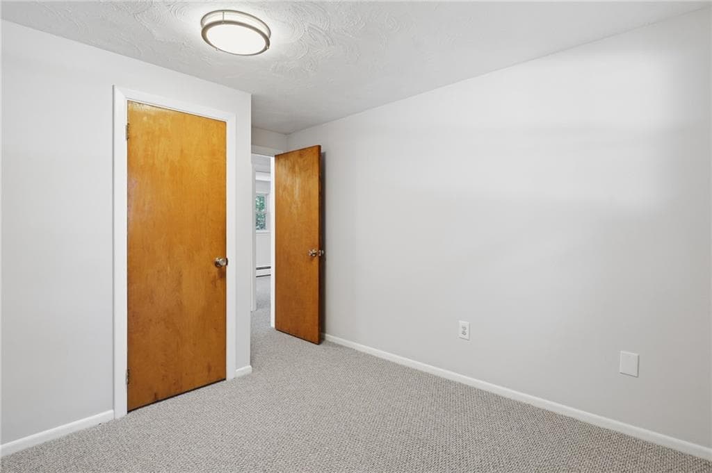 Single Family Residence at 73 Pequot Trail, East Greenwich, photo 19 of 35