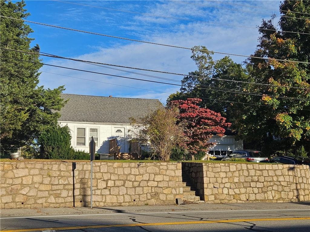 Single Family Residence at 207 Old County Road, Smithfield, photo 11 of 12