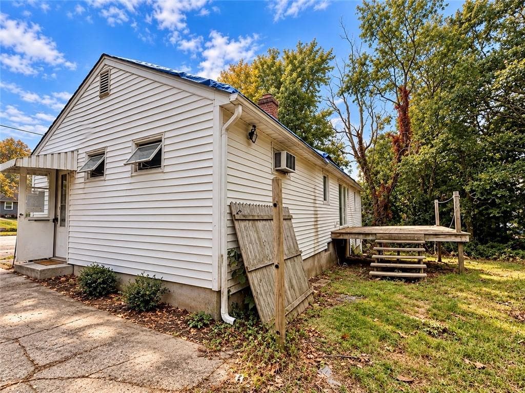 Single Family Residence at 89 Cushing Road, Warwick, photo 3 of 16