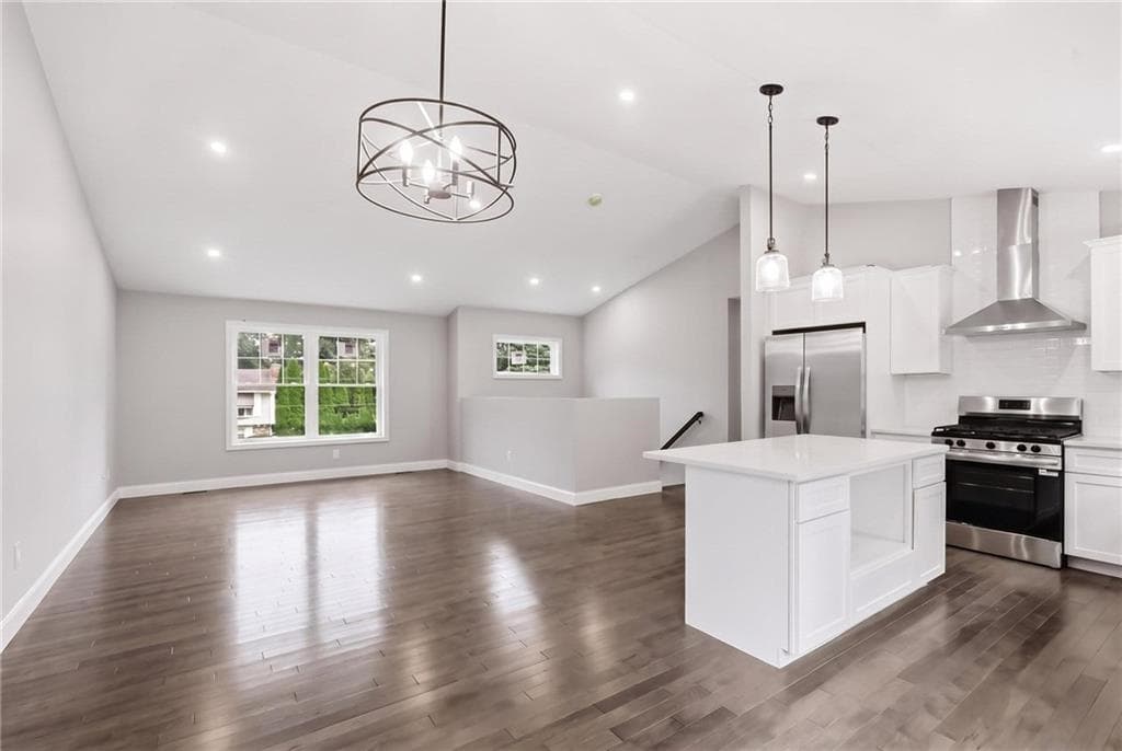 Single Family Residence at 27 MELODY Lane, Johnston, photo 4 of 16