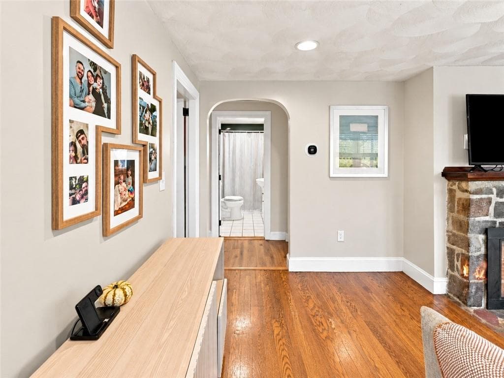 Single Family Residence at 329 Maple Street, Warwick, photo 6 of 32